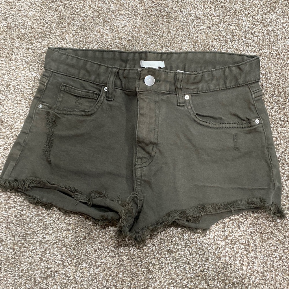 H&M kaki shorts